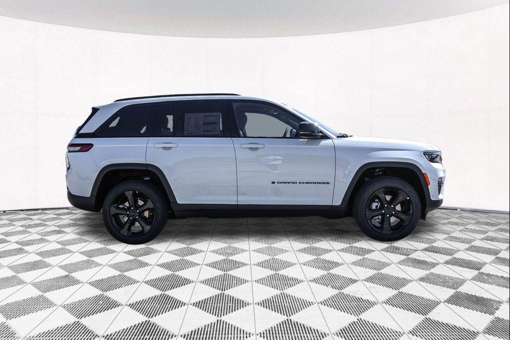 new 2025 Jeep Grand Cherokee car, priced at $44,565
