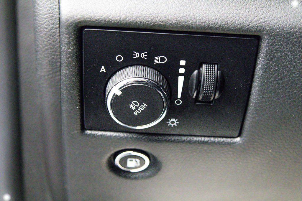 used 2015 Jeep Grand Cherokee car, priced at $11,977