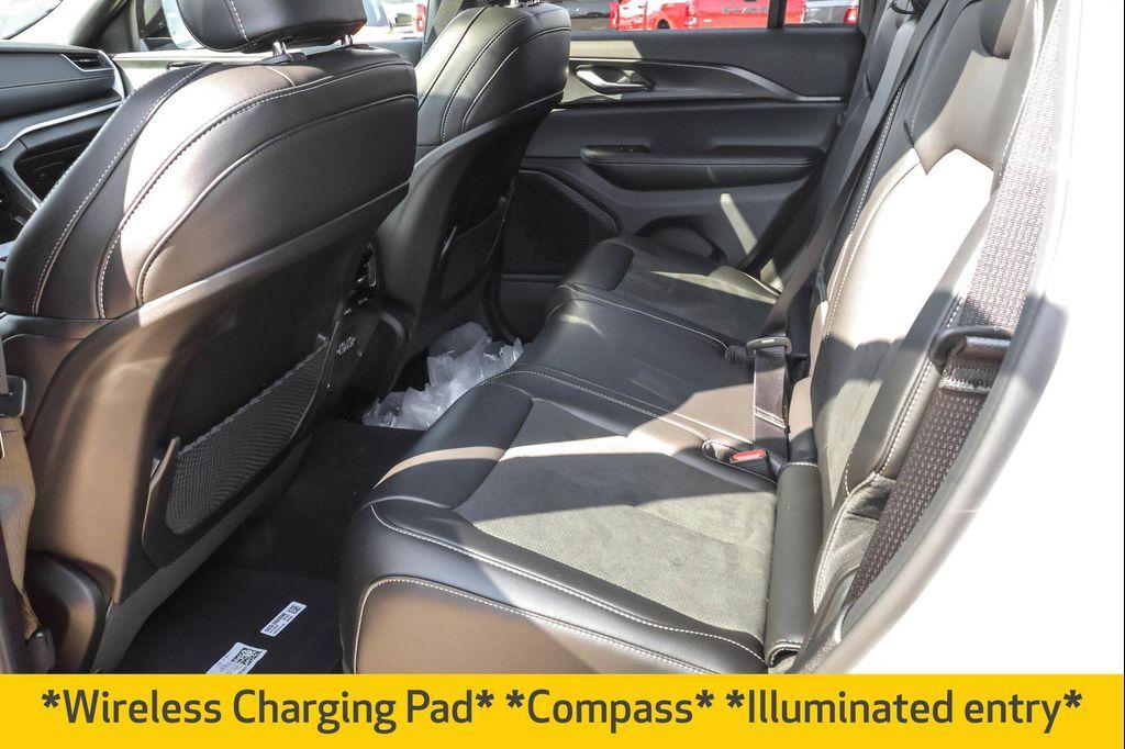 new 2025 Jeep Grand Cherokee car, priced at $40,516