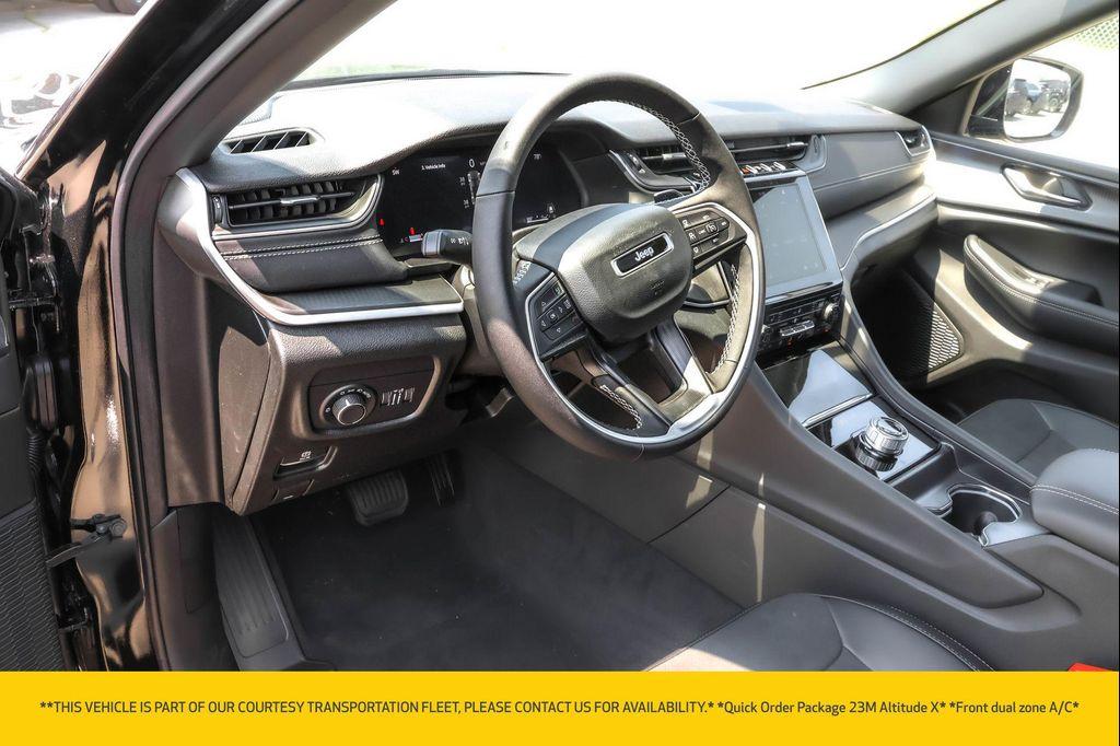 new 2025 Jeep Grand Cherokee car, priced at $39,375