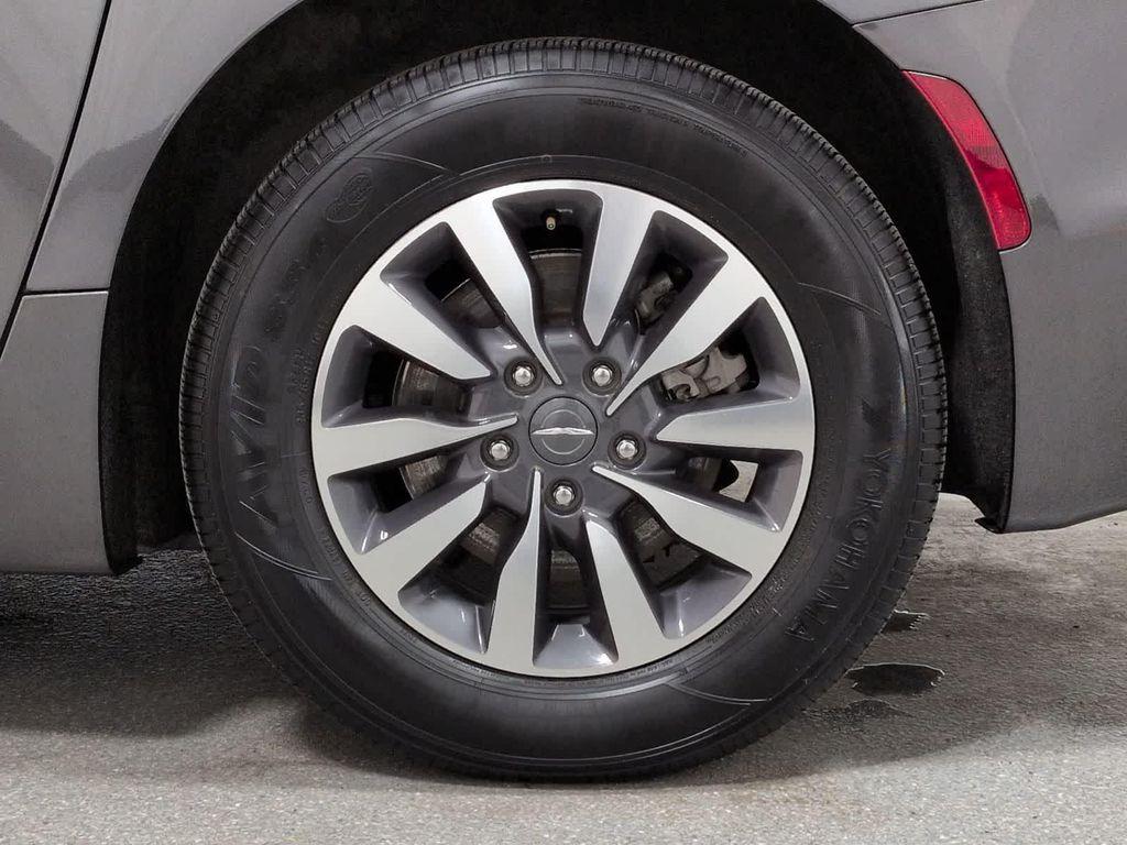 used 2022 Chrysler Pacifica Hybrid car, priced at $23,933