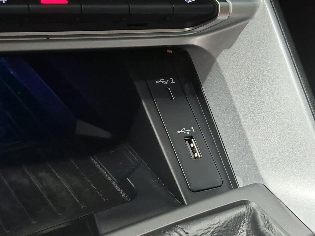 Audi Q3 view 34