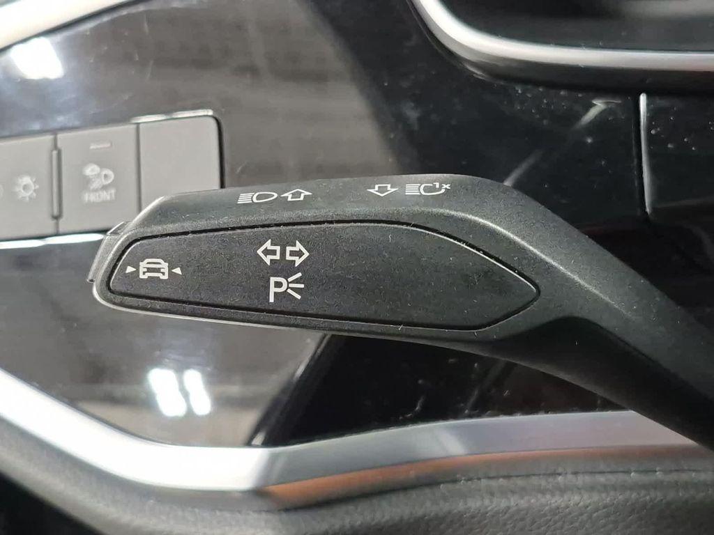 Audi Q3 view 29