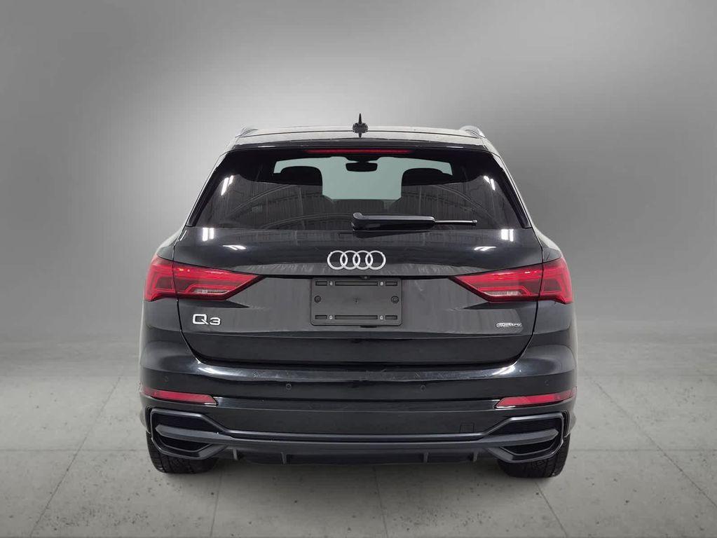 Audi Q3 view 7