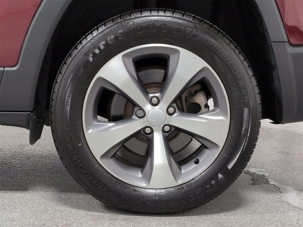 used 2021 Jeep Cherokee car, priced at $18,289