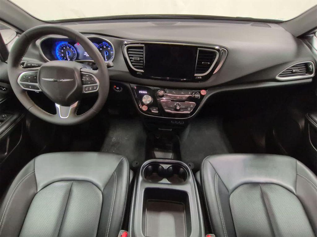 used 2025 Chrysler Pacifica car, priced at $28,929