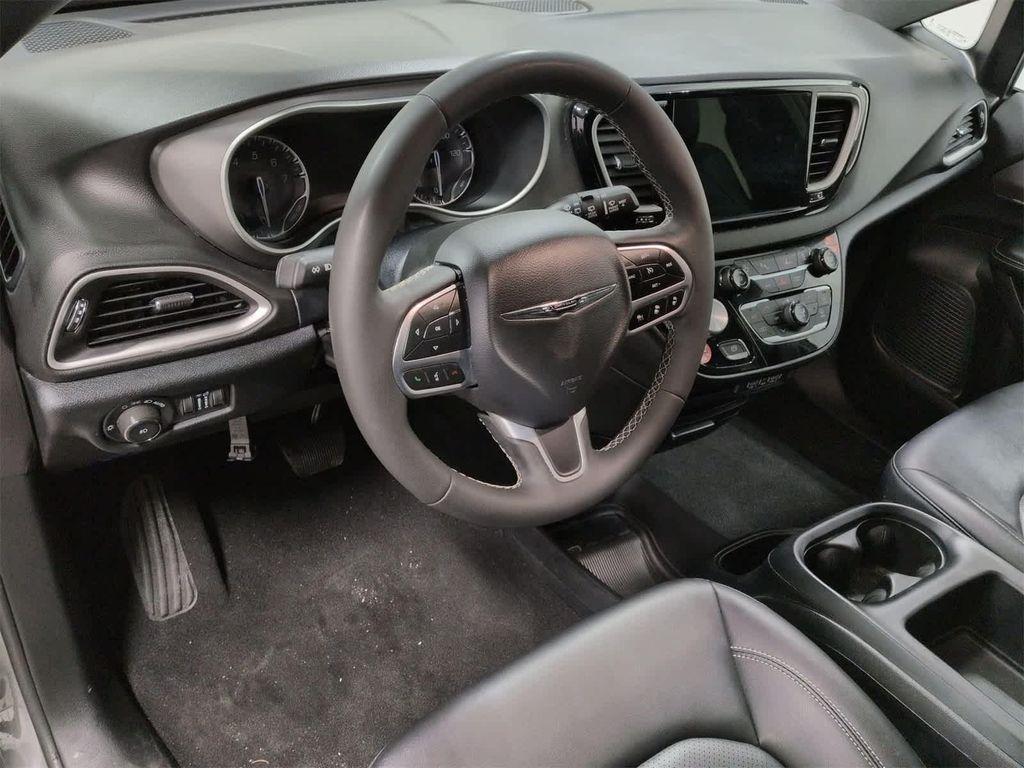 used 2025 Chrysler Pacifica car, priced at $28,929