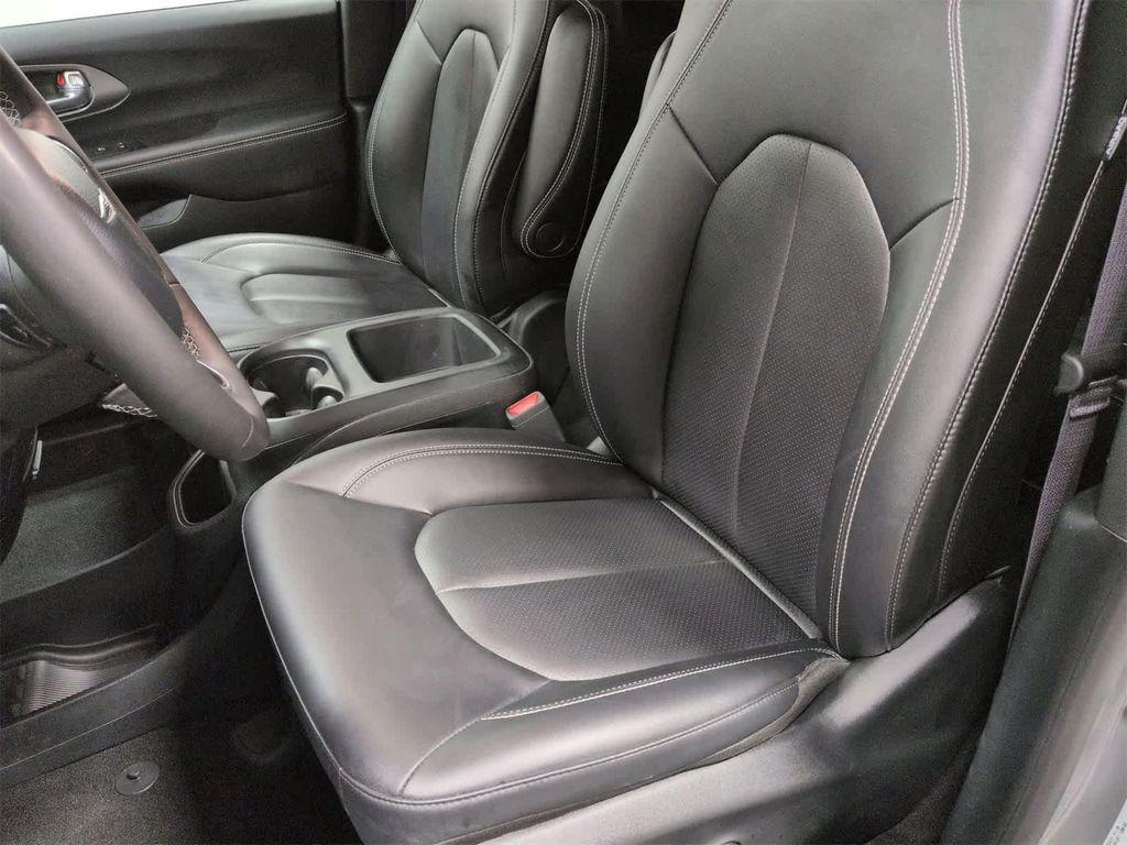 used 2025 Chrysler Pacifica car, priced at $28,929