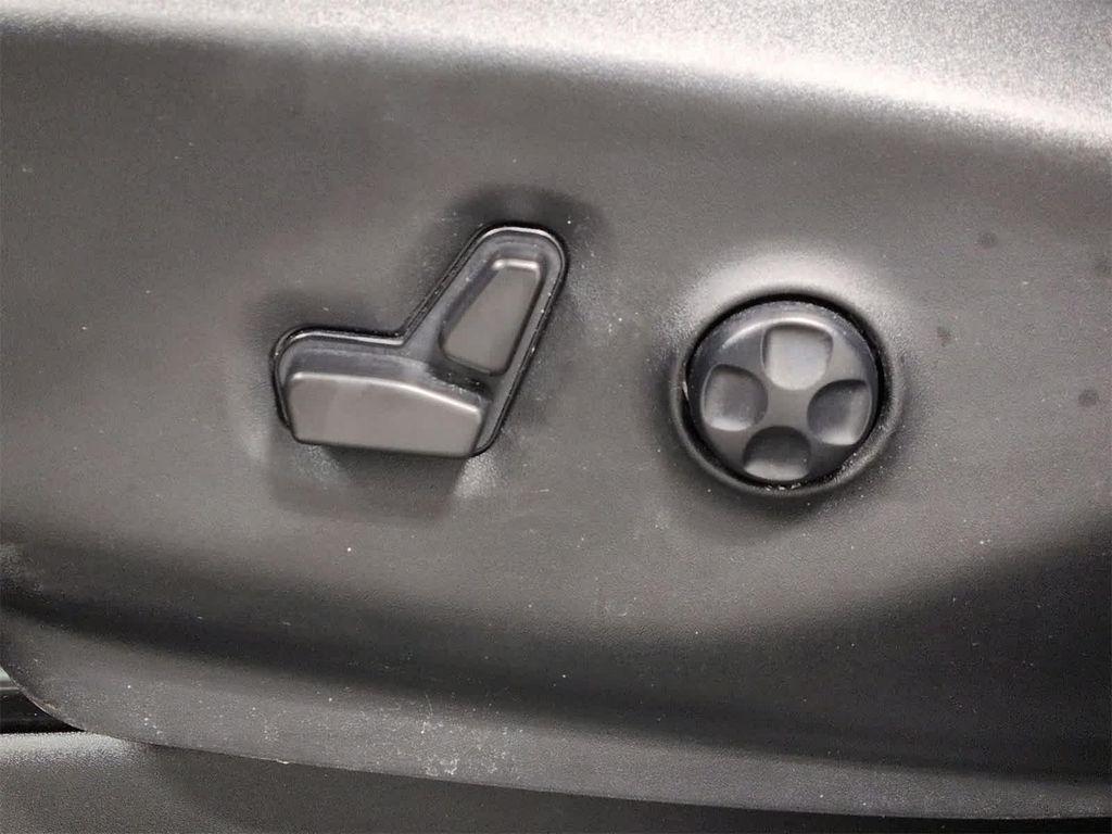 used 2025 Chrysler Pacifica car, priced at $28,929