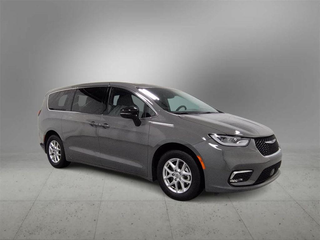 used 2025 Chrysler Pacifica car, priced at $28,929
