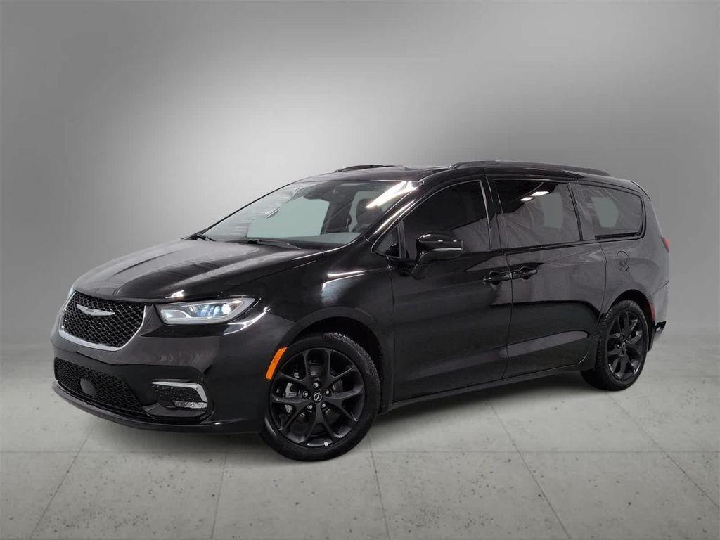 used 2025 Chrysler Pacifica car, priced at $35,191