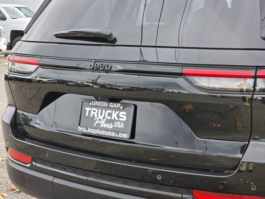 used 2024 Jeep Grand Cherokee car, priced at $36,999