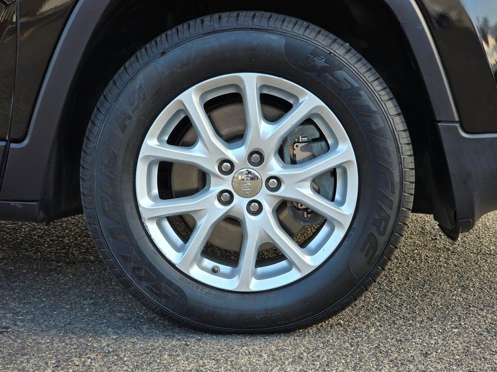 used 2018 Jeep Cherokee car, priced at $13,635