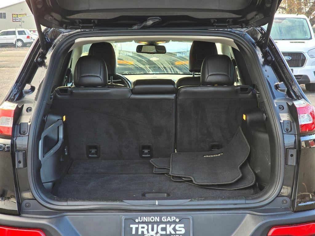 used 2018 Jeep Cherokee car, priced at $13,635