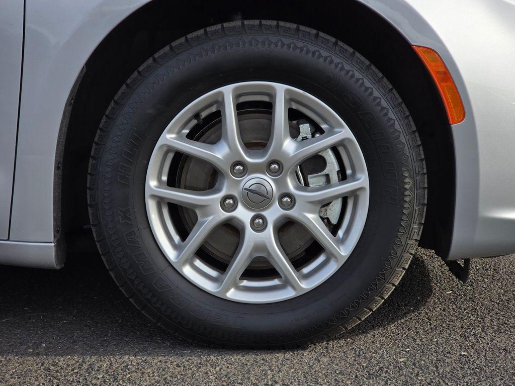 used 2024 Chrysler Pacifica car, priced at $26,365