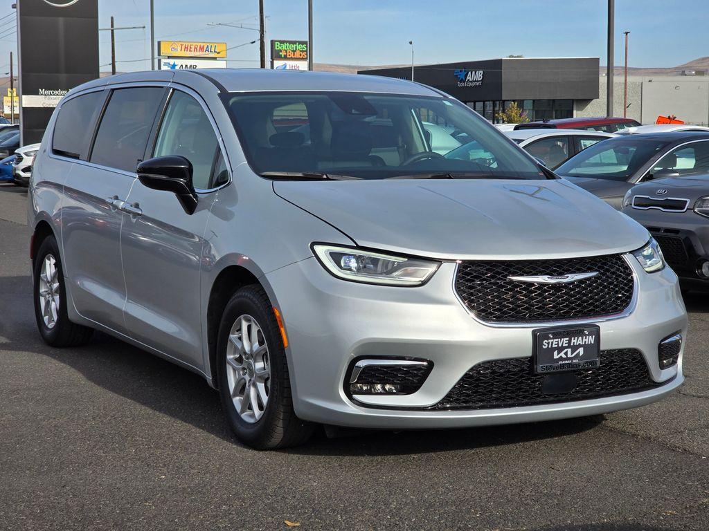 used 2024 Chrysler Pacifica car, priced at $26,365
