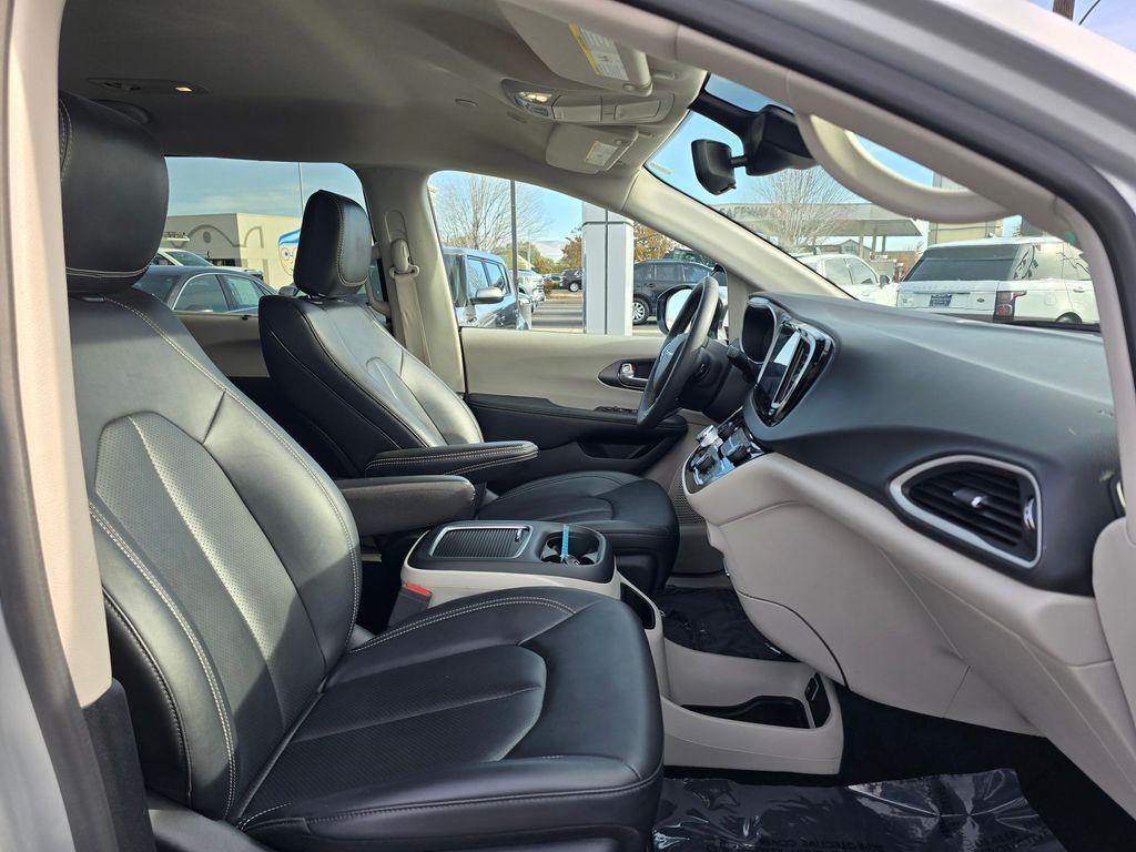 used 2024 Chrysler Pacifica car, priced at $26,365