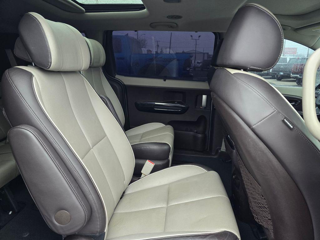 used 2015 Kia Sedona car