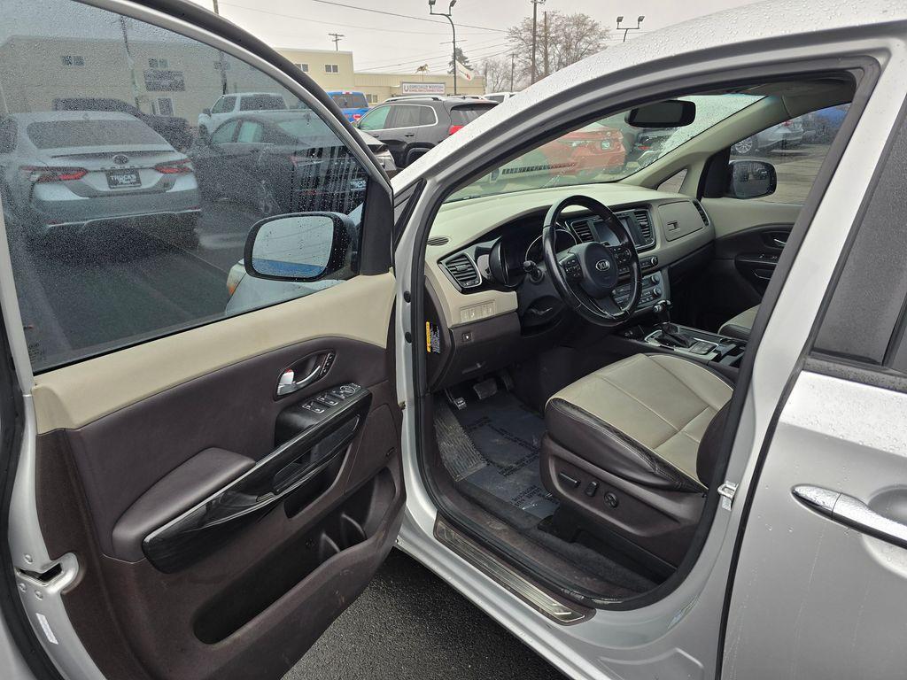 used 2015 Kia Sedona car