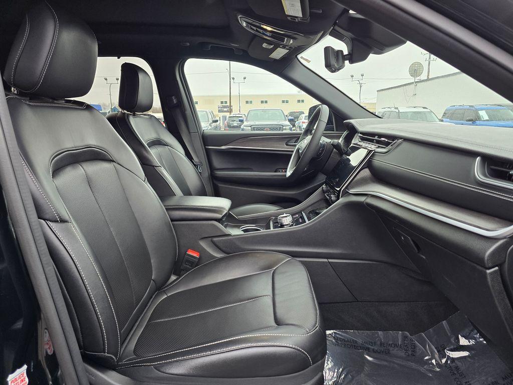 used 2024 Jeep Grand Cherokee car, priced at $31,928