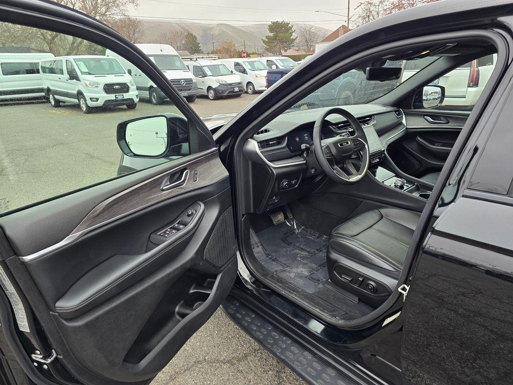 used 2024 Jeep Grand Cherokee car, priced at $31,928