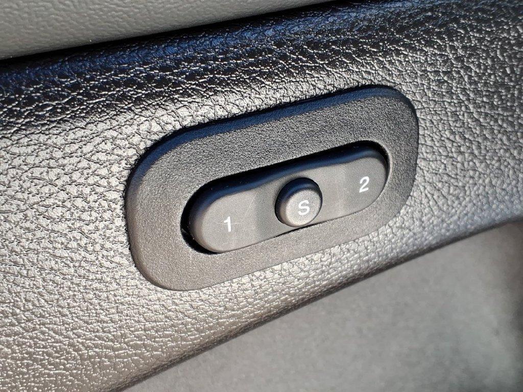 used 2021 Jeep Grand Cherokee car, priced at $23,567
