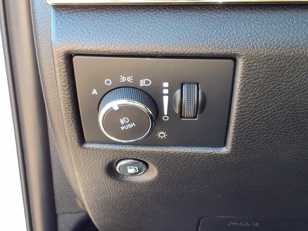 used 2021 Jeep Grand Cherokee car, priced at $23,567