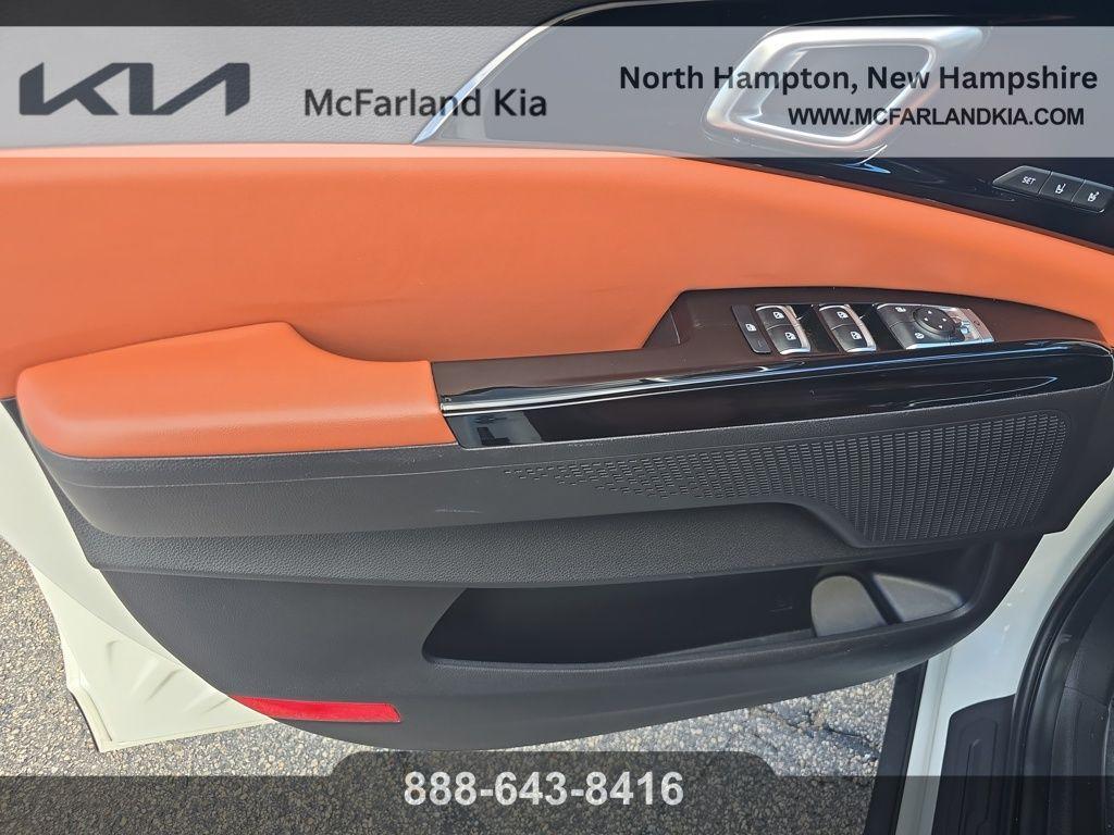 used 2024 Kia Carnival car, priced at $34,091