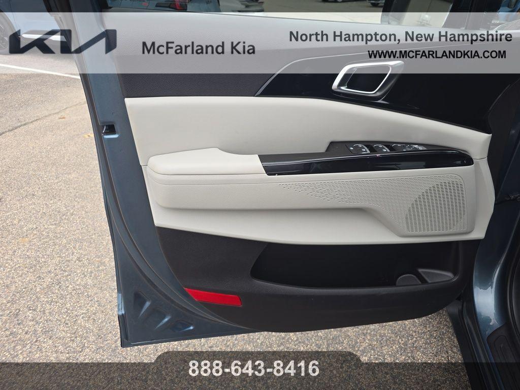 used 2023 Kia Carnival car, priced at $30,907