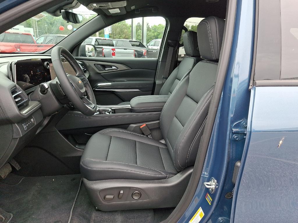 new 2026 Chevrolet Traverse car, priced at $46,825