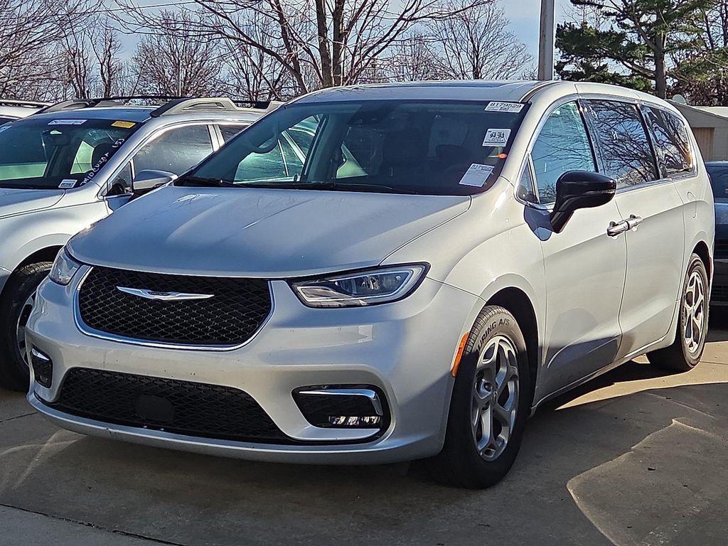 used 2024 Chrysler Pacifica car, priced at $33,248