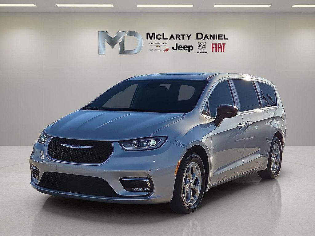 used 2024 Chrysler Pacifica car, priced at $32,236