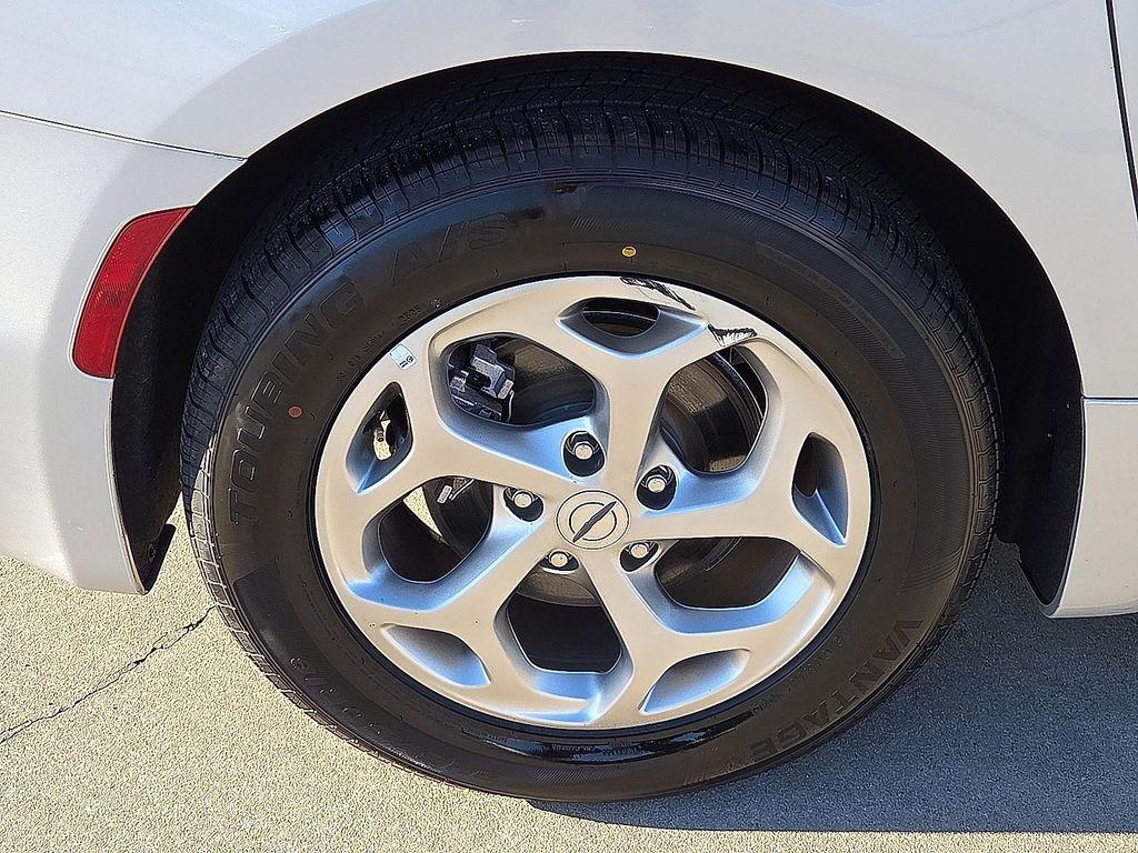 used 2024 Chrysler Pacifica car, priced at $32,236