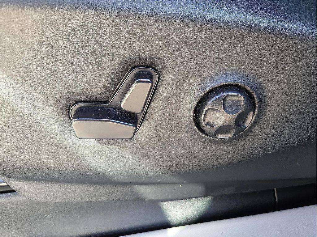 used 2024 Chrysler Pacifica car, priced at $32,236