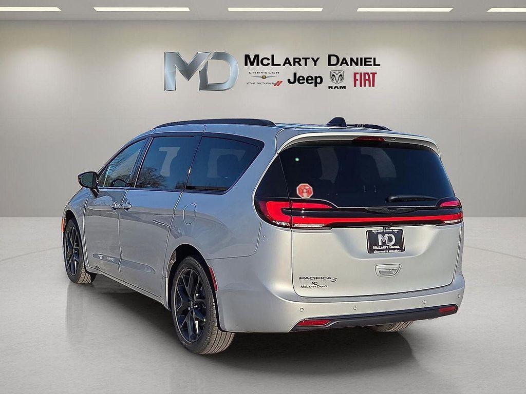 new 2026 Chrysler Pacifica car, priced at $41,960