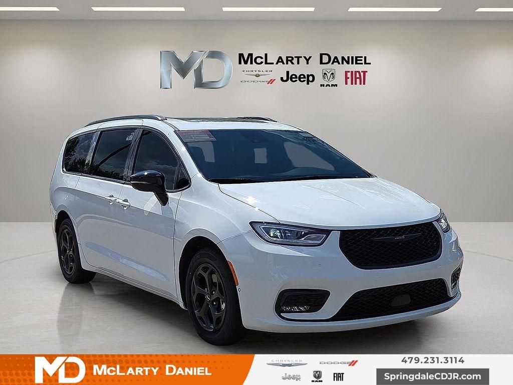 new 2024 Chrysler Pacifica Hybrid car, priced at $49,997