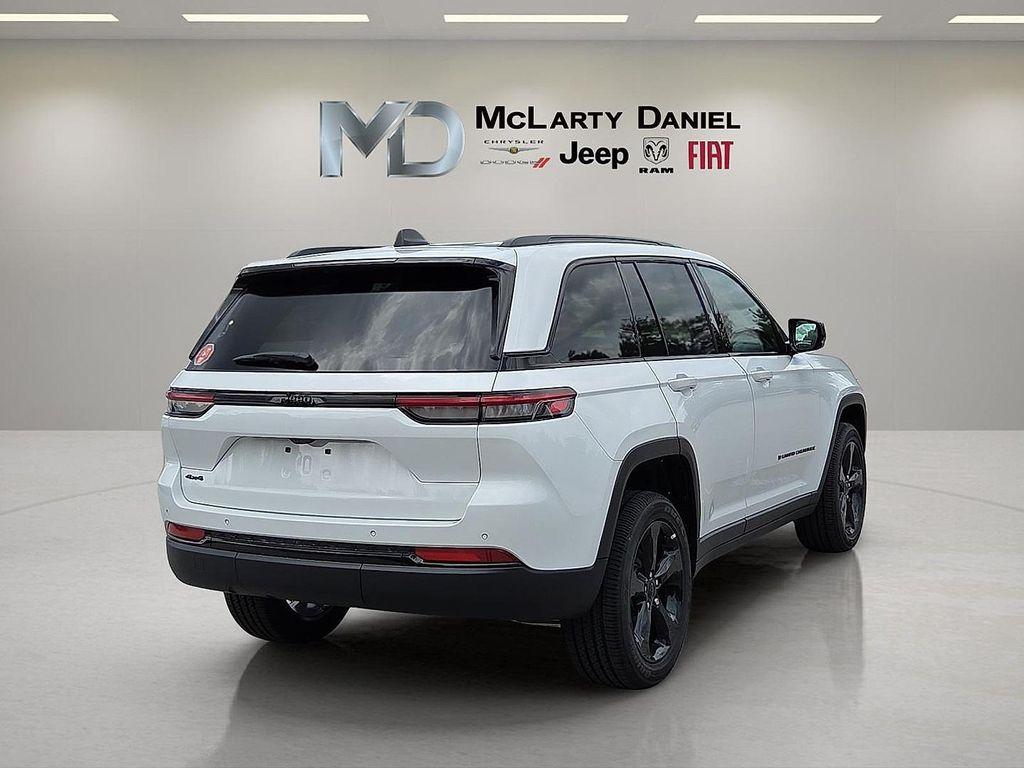 new 2025 Jeep Grand Cherokee car, priced at $38,829