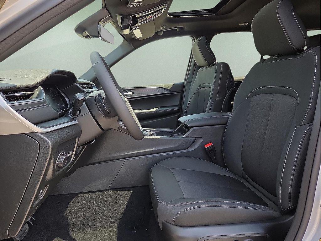 new 2025 Jeep Grand Cherokee car, priced at $35,311