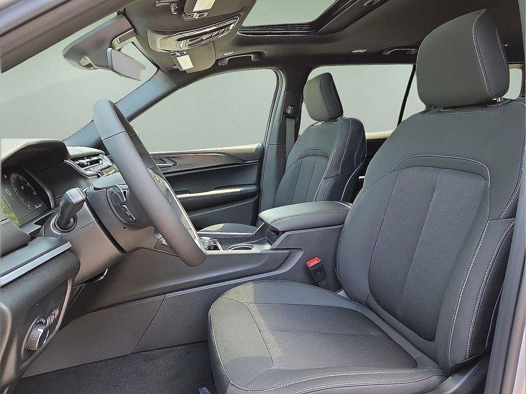 new 2025 Jeep Grand Cherokee L car, priced at $39,662
