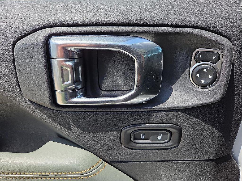 new 2025 Jeep Gladiator car, priced at $55,375