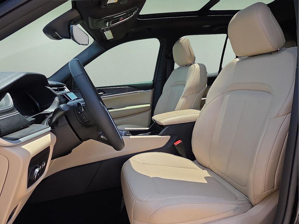 new 2024 Jeep Grand Cherokee car, priced at $43,992