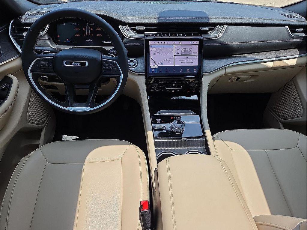 new 2024 Jeep Grand Cherokee car, priced at $43,992