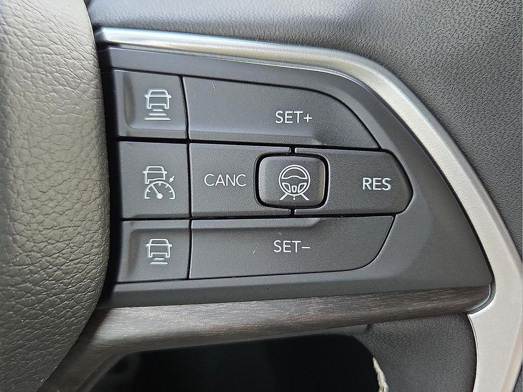 new 2026 Jeep Grand Cherokee car, priced at $47,152