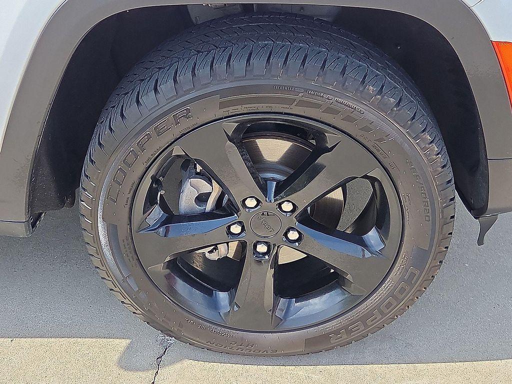 used 2023 Jeep Grand Cherokee car, priced at $25,495