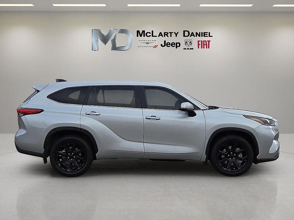 used 2023 Toyota Highlander car, priced at $27,987