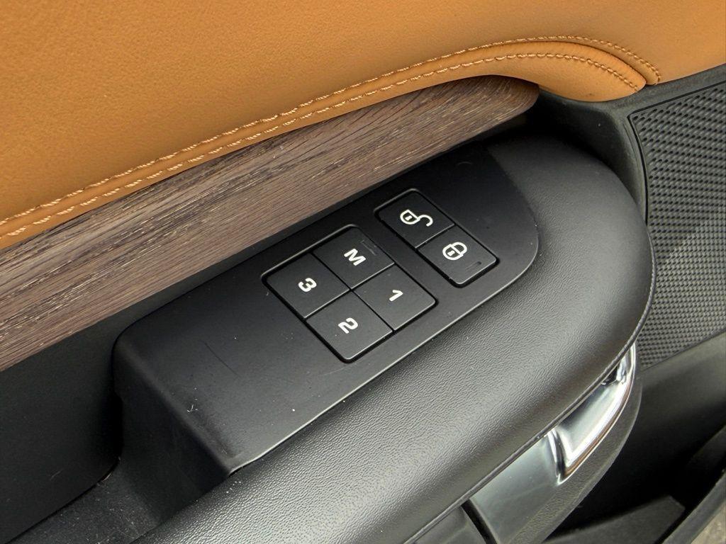 used 2020 Land Rover Discovery car, priced at $21,995