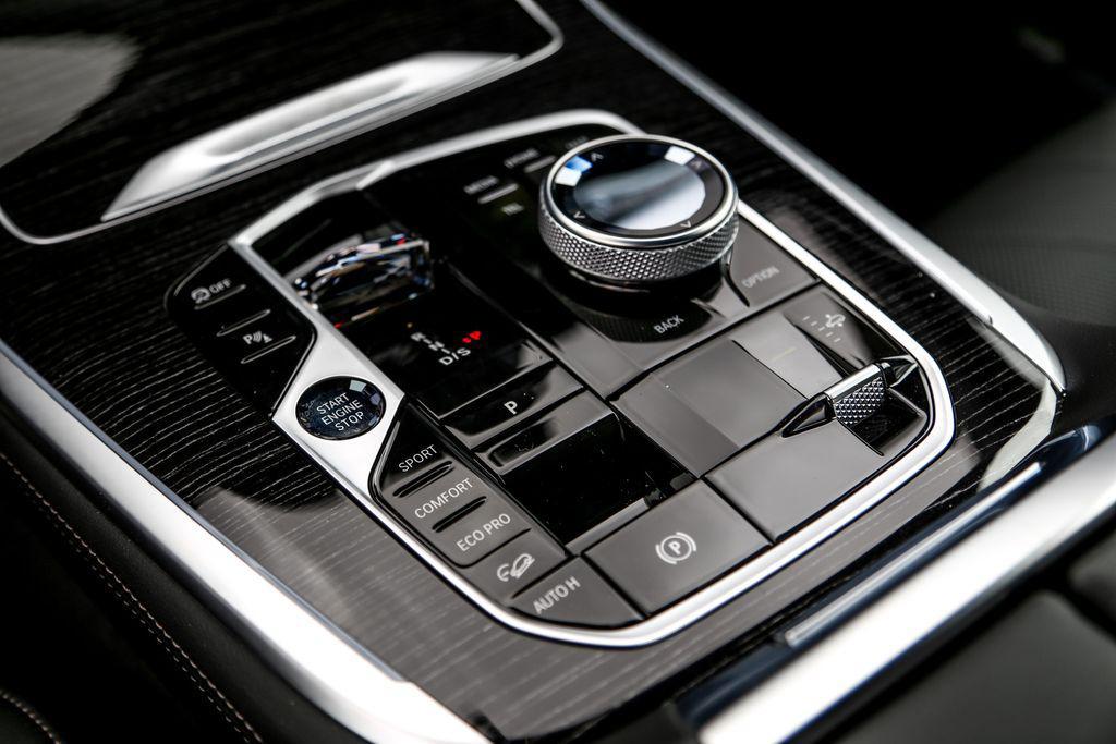 new 2026 BMW X7 car, priced at $102,965