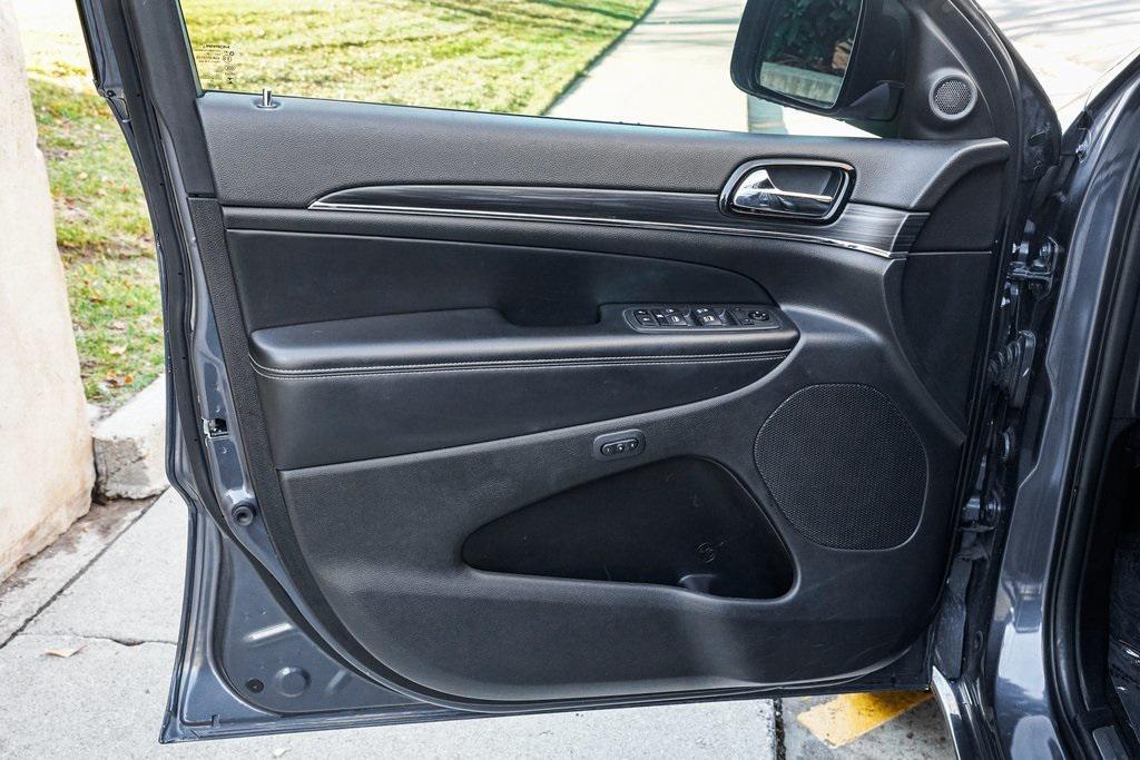 used 2021 Jeep Grand Cherokee car, priced at $19,495