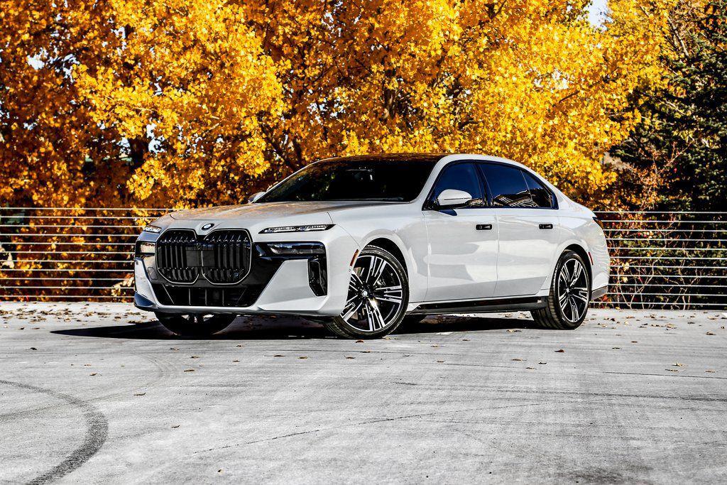 new 2025 BMW 760 car, priced at $140,325