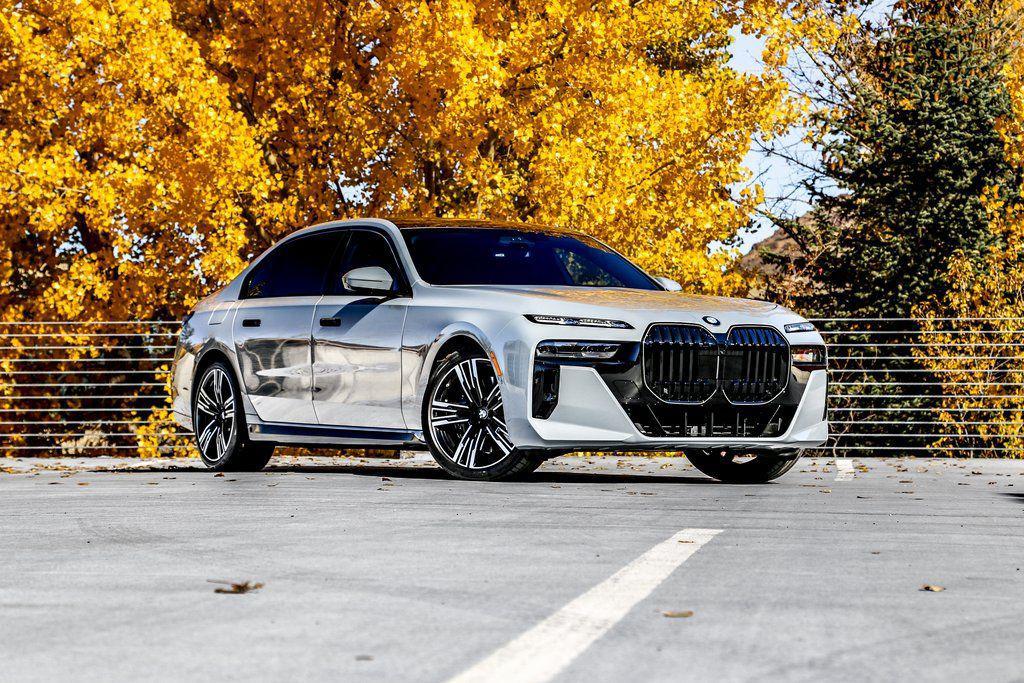 new 2025 BMW 760 car, priced at $140,325